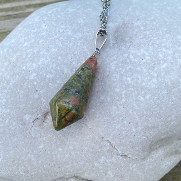 Unakite natural stone hexagon pendulum necklace - Picture 6 of 7